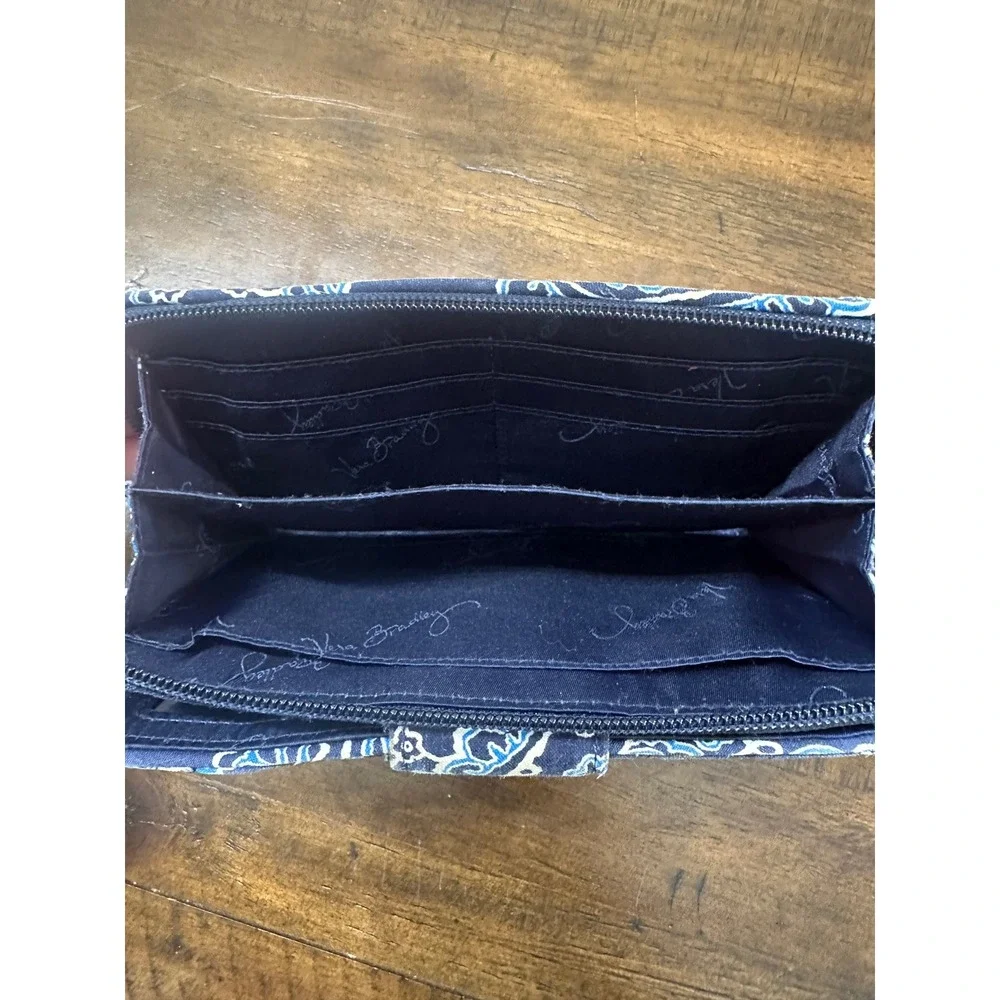 Vera Bradley Turnlock Wallet Navy Blue White Paisley Quilted Cotton‎ Zip Around